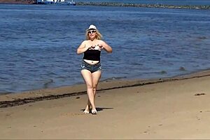 Big Butts in Jeans Shorts