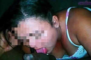 deslizo tanga de madrastra hacia lado para follar gran culo gordo en doggystyle casero