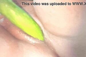 Desi bhabhi applies oil to tight pussy for hardcore fucking with big cock today