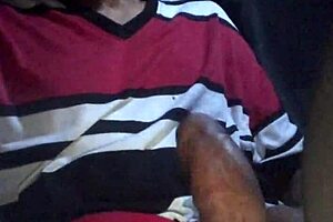 Punheta rapidinha no estacionamento do mercado