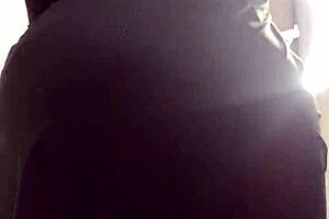 Maestra Venezolana Ensena A Bailar A Un Novato!