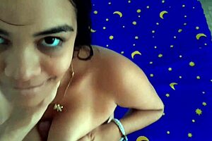 Latina stepsister gives homemade cock blowjob while stepmom is in her room