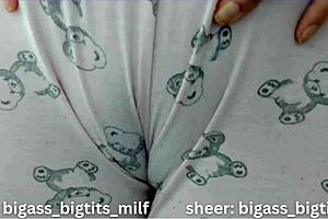 Look at that camel toe on her juicy pussy lips