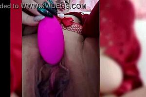 hey aimee hot milf aka aimeeparadise show me your wet pussy in this private dildo session