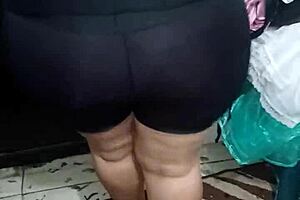 señora nalgona struts in shiny spandex