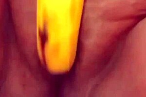 oh wow, this desi bhabhi gets so turned on with mouth action and wet pussy play 😈💋