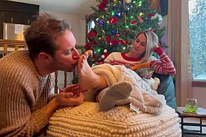 Santas Obsession With Milf Amateur Foot Fetish Licking And Sucking In Christmas Housewife Scene