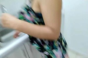 me follo a mi madrastra en la cocina mientras prepara un rico desayuno with her big tits and curvy ass on display