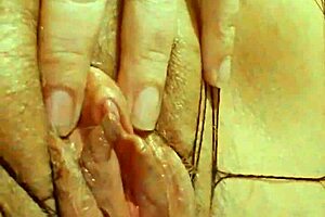 wet mature hot pussy gets fingered by amateur milf in solo session