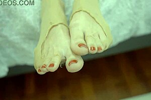 Show me your feet in nylons, I want to cum on them now