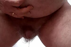 Amateur mature guy with small cock pissing solo for his friends in homemade video
