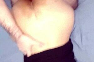 Estilo perrito FOLLANDO el jugoso coño de esta perra HACIÉNDOLA eyacular varias veces - me saca toda la leche