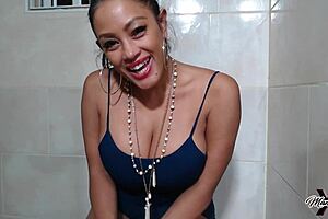 How does mature maniac maxine x get oily to fuck her big dildo wildly