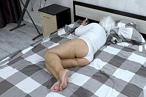 Stepmom squeezes big ass tightly making anal fucking difficult for stepson 😈🍑