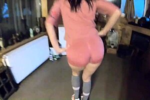 i'm milfycalla giving fetish romantic blowjobs as latina cumslut in big ass shorts reading perverse comments