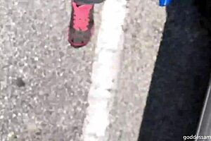 स्नीकर्स