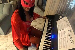 i'm milfycalla giving fetish romantic blowjobs as latina cumslut in big ass shorts reading perverse comments