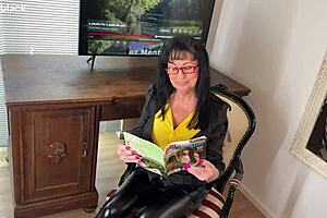 Hey, enjoy my relaxed day shaking these saggy boobs outdoors!