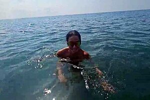 What A Wild Chat On The Beach With Voyeurs And Passers-By!