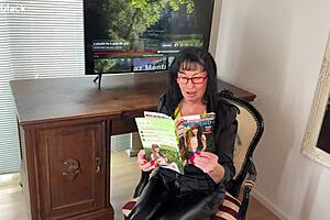 Hey, enjoy my relaxed day shaking these saggy boobs outdoors!