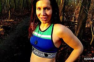 reife deutsche joggerin gets chatted up in the park and convinced for a quick cheating fuck in spandex