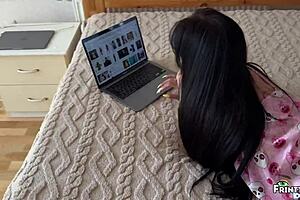 Stepdaughter picks halloween costume to deepthroat stepdad while stepmom is out