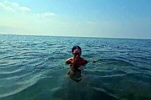 What A Wild Chat On The Beach With Voyeurs And Passers-By!