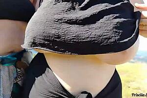 madrasta e enteada se exibindo em publico no jardim tomando banho de sol comentem se querem videos 😏