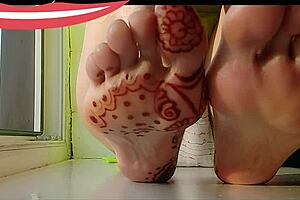 my sweet oily legs and fingers i do a foot massage and a candle with panties because im without a skirt foot feetish ginnagg