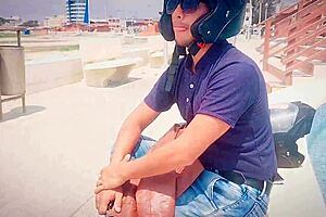 sexy milf with big ass offers money on the street for sex