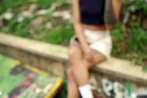 finding a girl at public park for interview