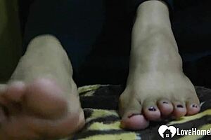 wow check out this incredible asian babe flaunting her sexy feet!