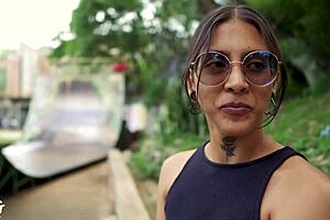 finding a girl at public park for interview