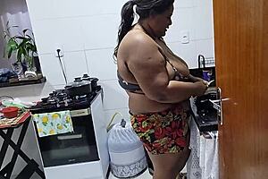 I'm the chubby stepmom with huge tits leaving party with stepson, he fucks my big pussy in kitchen ~Ju Esposa Safada~