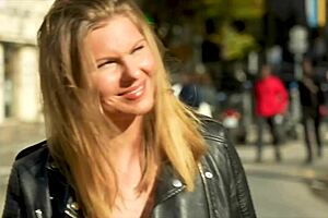 Cataleya 30ans, she's this sublime photo model with natural tits.