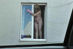 Nude neighbor mature milf without panties or bra washes windows while taxi driver watches from car 😏