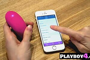 hey, how does this perverted big ass blonde milf pull off such amazing solo masturbation?