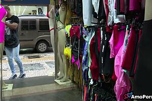 Elisa sanches presents my wife and the new service in free video