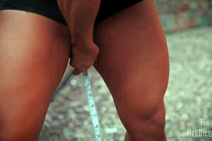 tia marie shows off her muscle bicep measurements in this flexible bodybuilder clip 😎