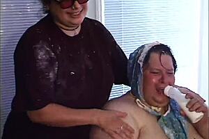 Nains freaks bizarres en anal déjanté avec bas