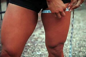 tia marie shows off her muscle bicep measurements in this flexible bodybuilder clip 😎