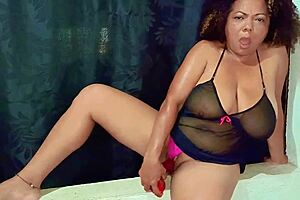 old prostitute dildo fucks creamy pussy fast in bar