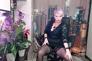 REDHEAD MILF SUCKS MONSTER COCK DEEPTHROAT CLOSEUP RUSSIAN SLUT