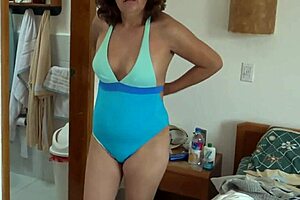 On beach I finger myself watching stepmom bikini flash hunt man