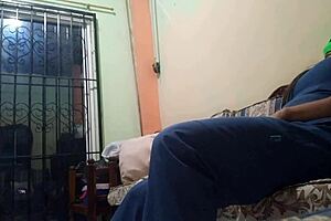 madrastra madura bbw con culo gordo se masturba en sofa pawg