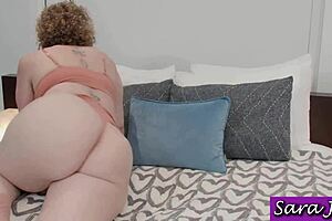 yo check sara jay this mature bbw slammin her big pussy lips n vibin that fat clit hard