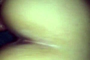 वाह देखो ये विशाल मिल्फ गांड डॉगी स्टाइल में पेली जा रही