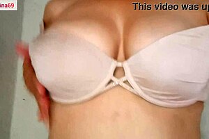 Colombian milf wife sneaks fingers juicy cuca unseen tease