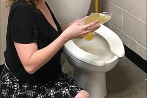 pretty girlfriend pees in bathroom showing off her perfect ass 🍑😘