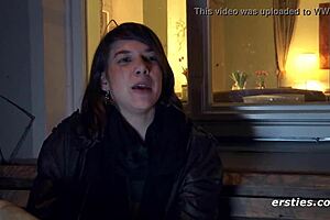 r�si fingers her shaved clit and hairless pussy intimately close up